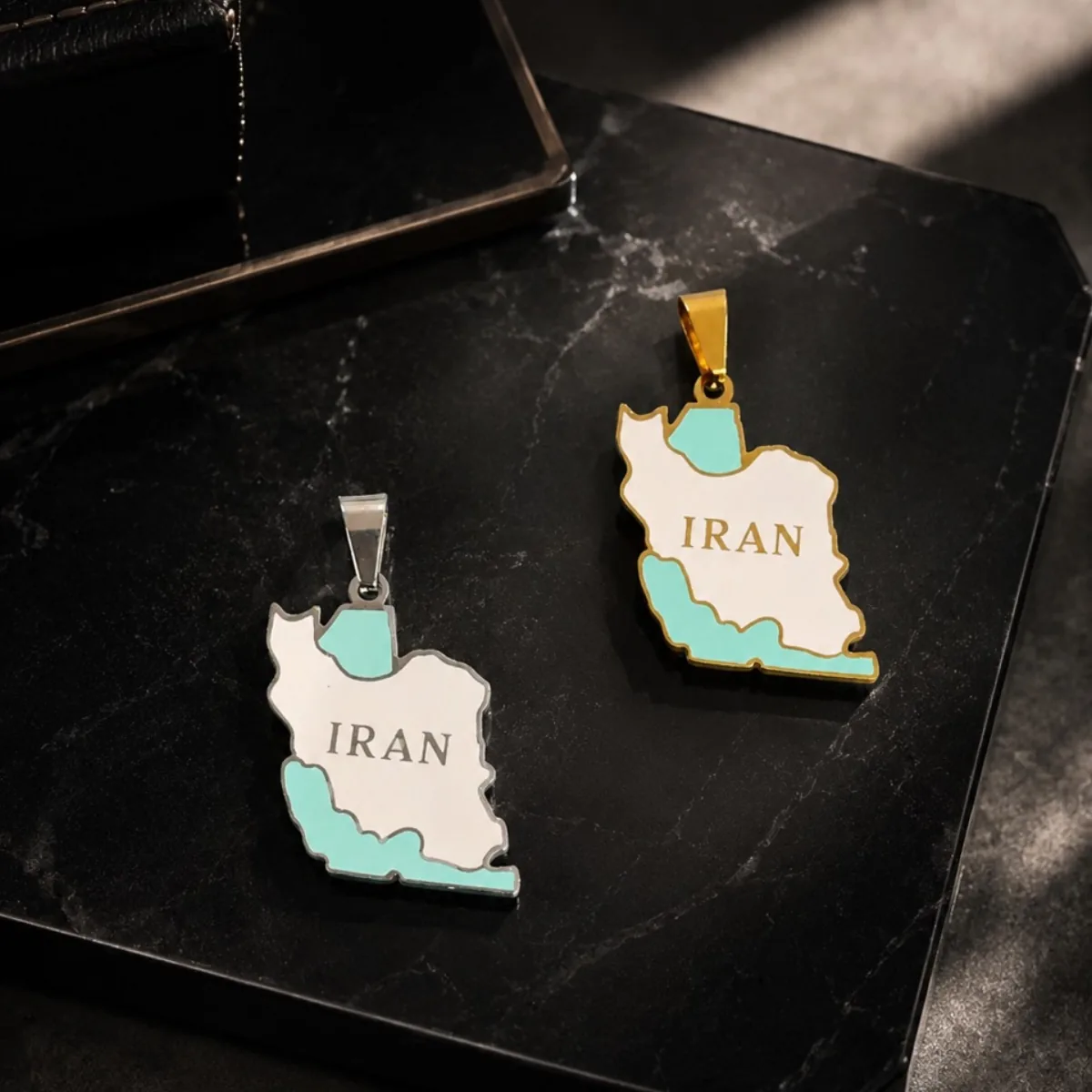 آویز گردنبند مردانه طرح نقشه ایران فیروزه‌ای مدل IRAN